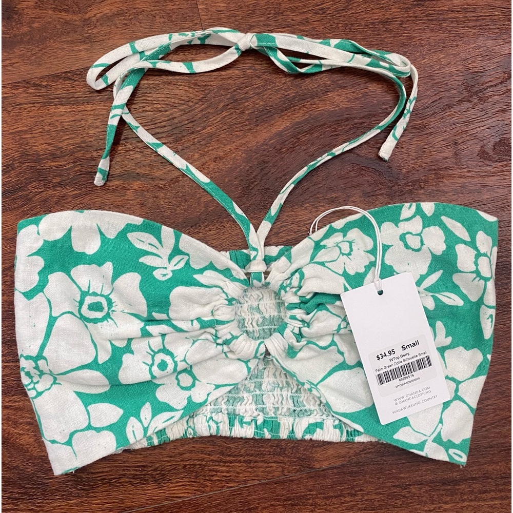 Green and white floral crop top!!! 💚